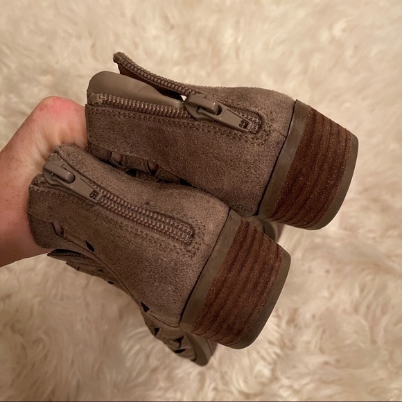 EUC Carlos Santana Cutout Tan Ankle Booties - Picture 3 of 7